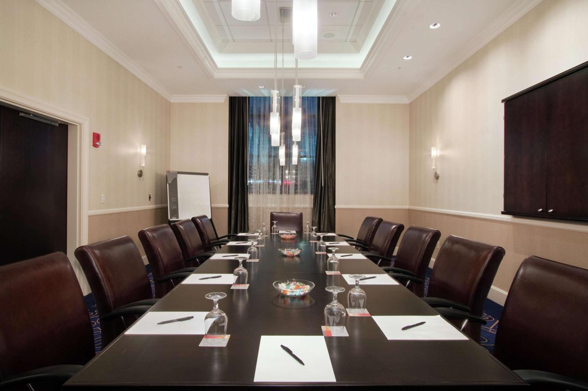 Hilton Richmond & Hotel 4*